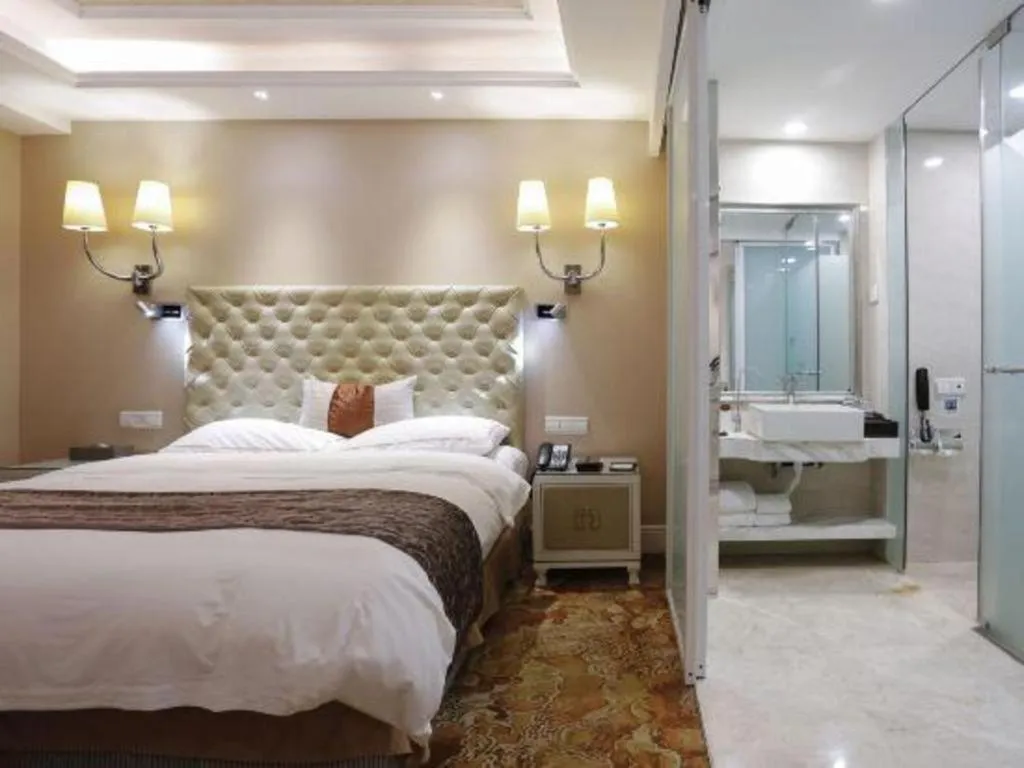 Bed in Yantai Bihai Hotel