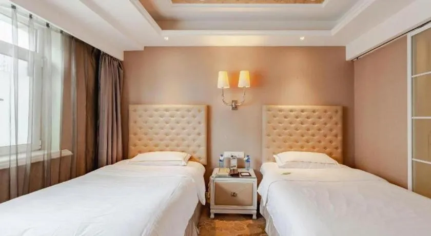 Bed in Yantai Bihai Hotel