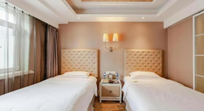 Bed in Yantai Bihai Hotel