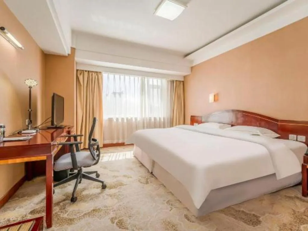 Bed in Yantai Bihai Hotel