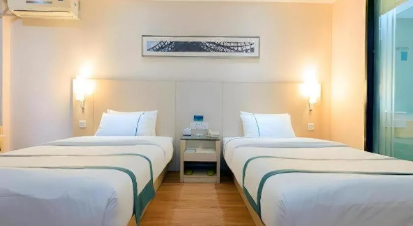 Bed in City Comfort Inn Guigang Tangren Street