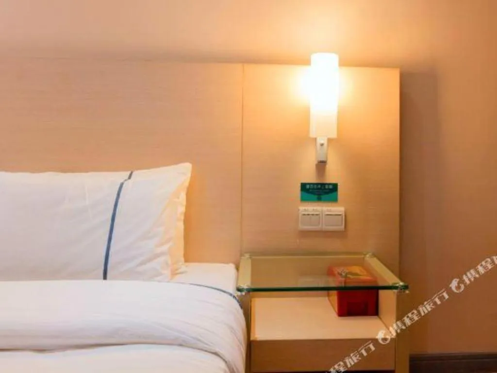 Bed in City Comfort Inn Guigang Tangren Street