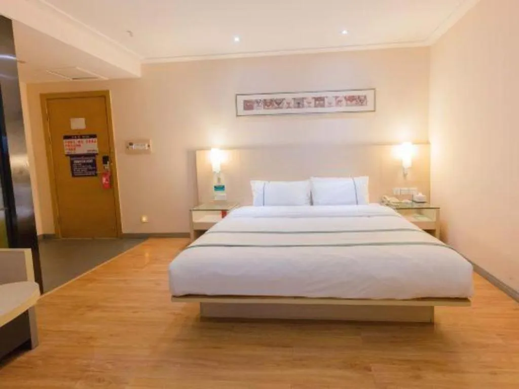 Bed in City Comfort Inn Guigang Tangren Street