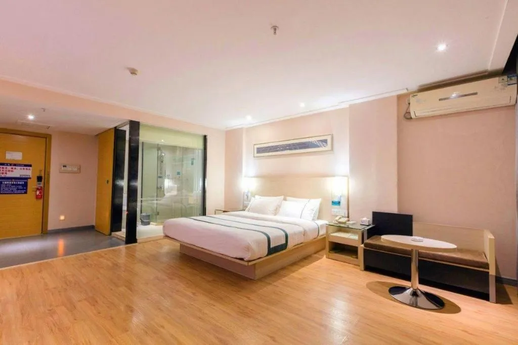 Bed in City Comfort Inn Guigang Tangren Street