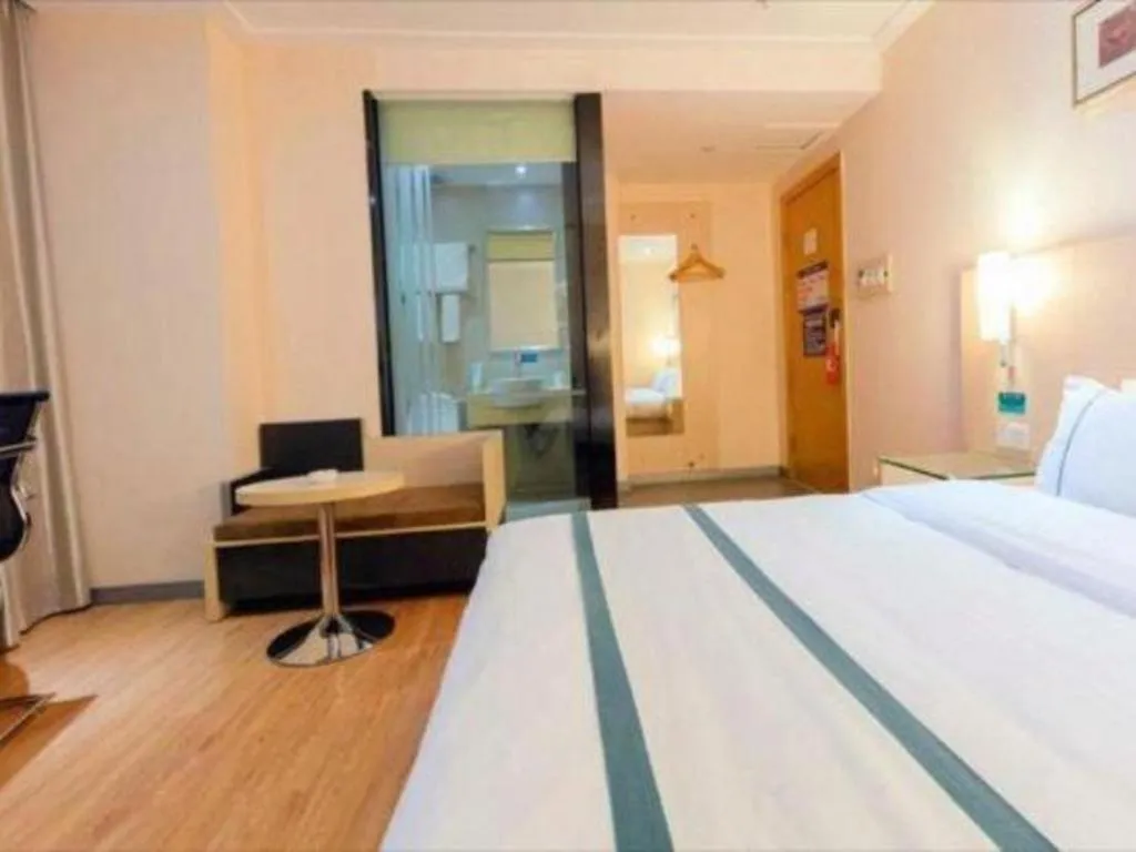 Bed in City Comfort Inn Guigang Tangren Street