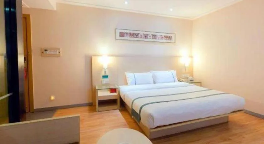 Bed in City Comfort Inn Guigang Tangren Street