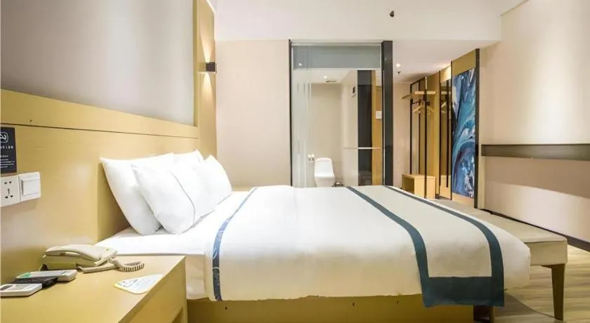Bed in City Comfort Inn Liuzhou Liunan Wanda Plaza