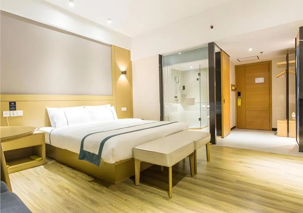 Bed in City Comfort Inn Liuzhou Liunan Wanda Plaza