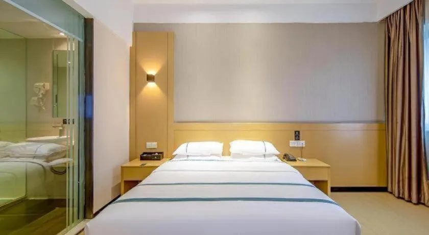 Bed in City Comfort Inn Liuzhou Liunan Wanda Plaza