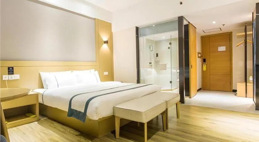 Bed in City Comfort Inn Liuzhou Liunan Wanda Plaza