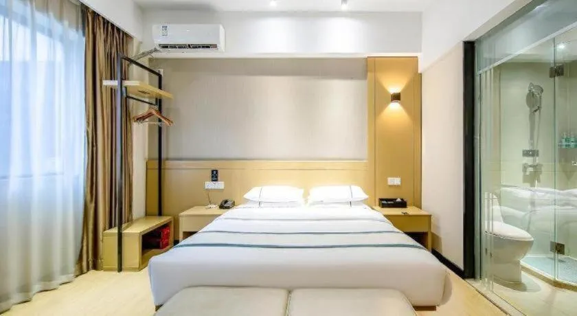 Bed in City Comfort Inn Liuzhou Liunan Wanda Plaza