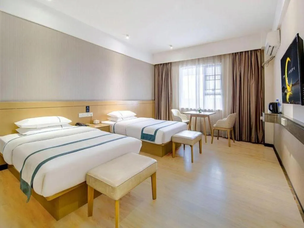 Bed in City Comfort Inn Liuzhou Liunan Wanda Plaza