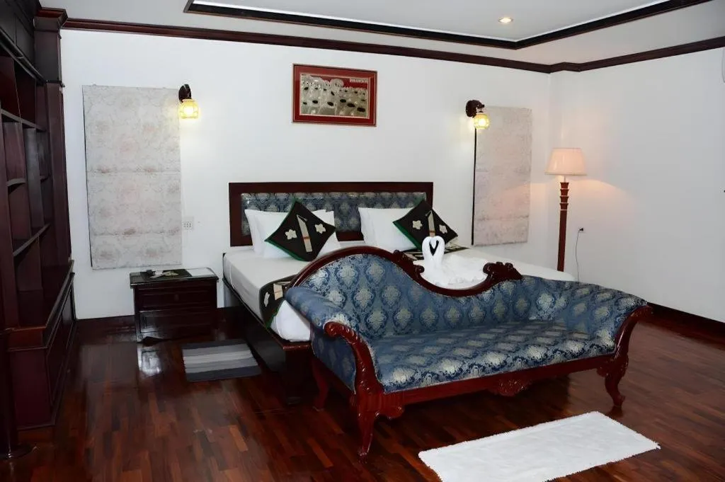 Bed in Anoulack Khen Lao Hotel