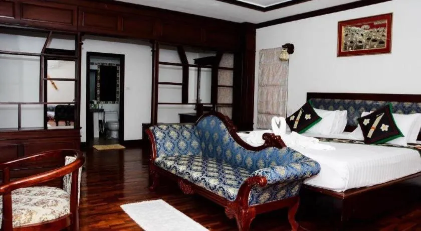 Bed in Anoulack Khen Lao Hotel