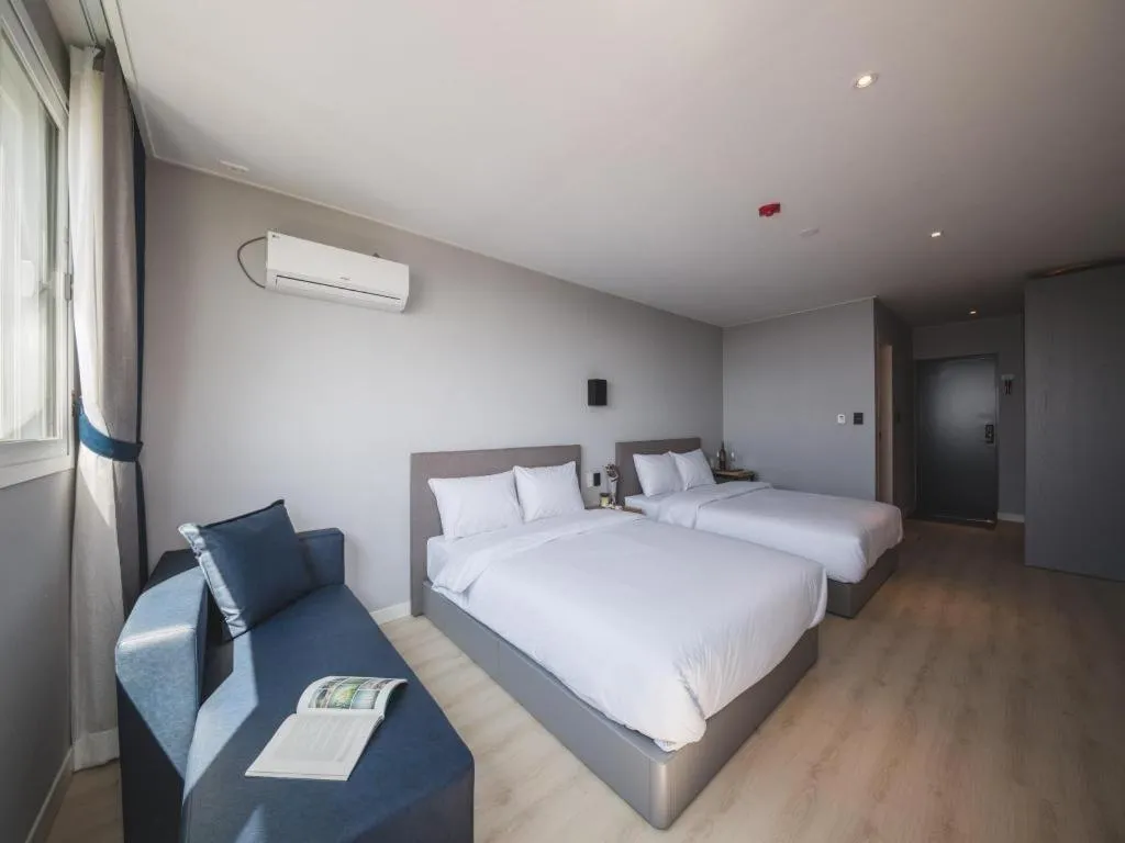 Bed in Sallys Jeju Hotel