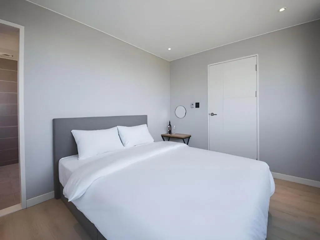 Bed in Sallys Jeju Hotel