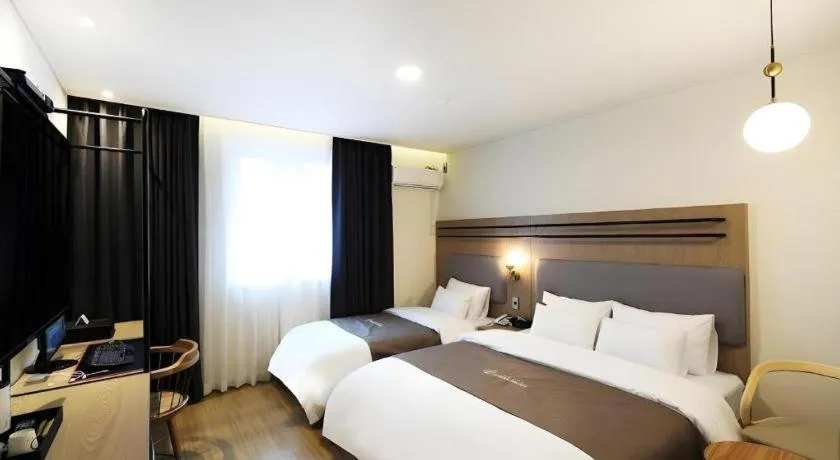 Bed in Hotel Urban Brown