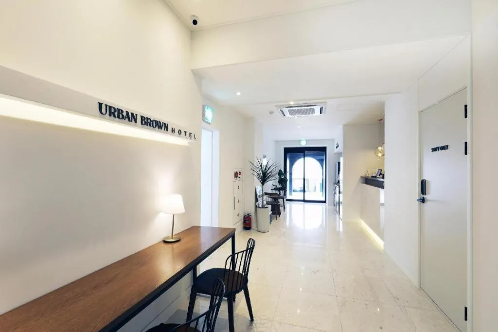 Hotel Urban Brown