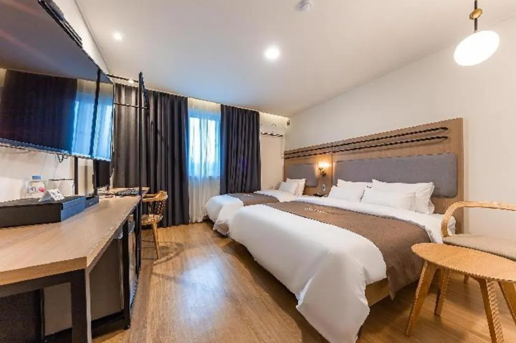 Bed in Hotel Urban Brown