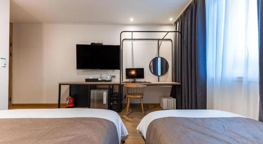 Bed in Hotel Urban Brown