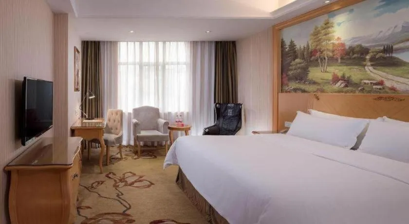 Bed in Vienna Hotel Shenzhen Longgang Dayun Center Branch