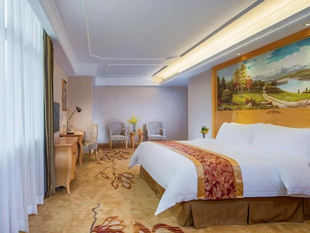 Bed in Vienna Hotel Shenzhen Longgang Dayun Center Branch
