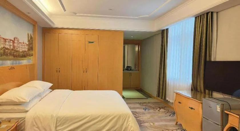 Bed in Vienna Hotel Shenzhen Longgang Dayun Center Branch