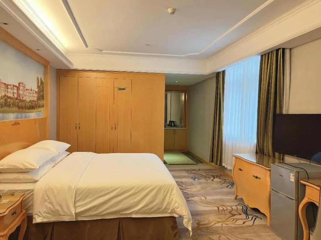 Bed in Vienna Hotel Shenzhen Longgang Dayun Center Branch
