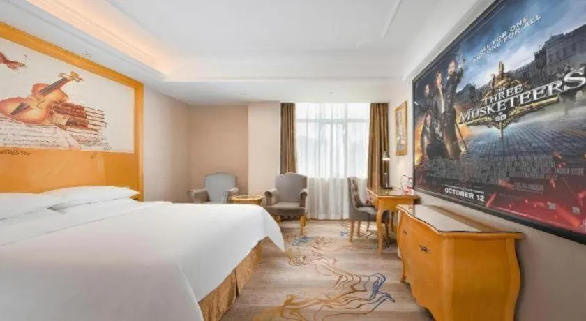 Bed in Vienna Hotel Shenzhen Longgang Dayun Center Branch