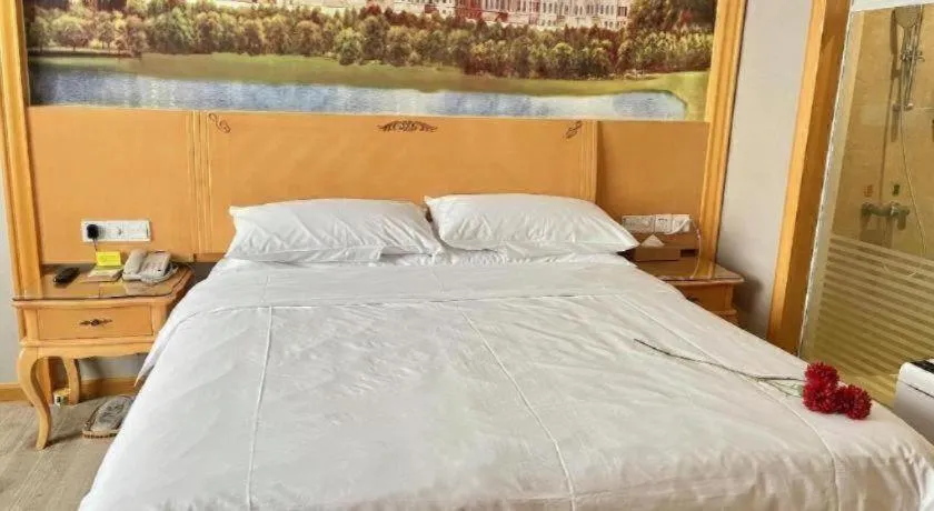 Bed in Vienna Hotel Shenzhen Longgang Dayun Center Branch