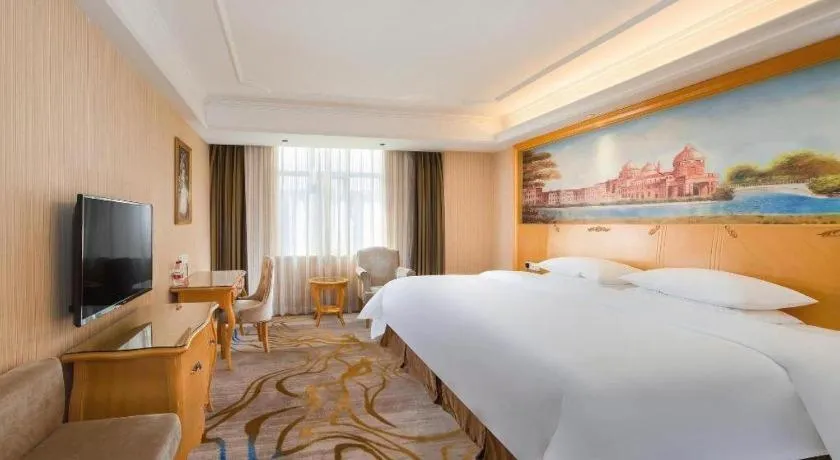 Bed in Vienna Hotel Shenzhen Longgang Dayun Center Branch