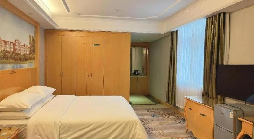 Bed in Vienna Hotel Shenzhen Longgang Dayun Center Branch