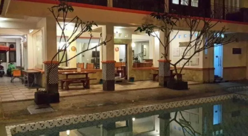 Arondari Hotel