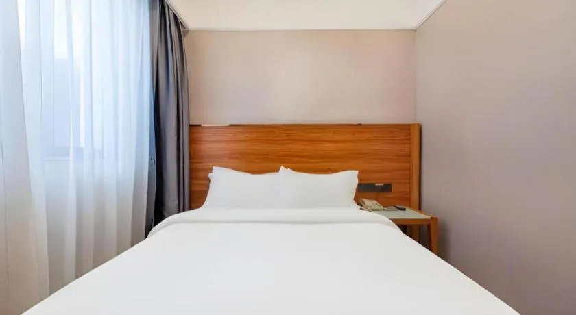 Bed in Carrianna Hotel