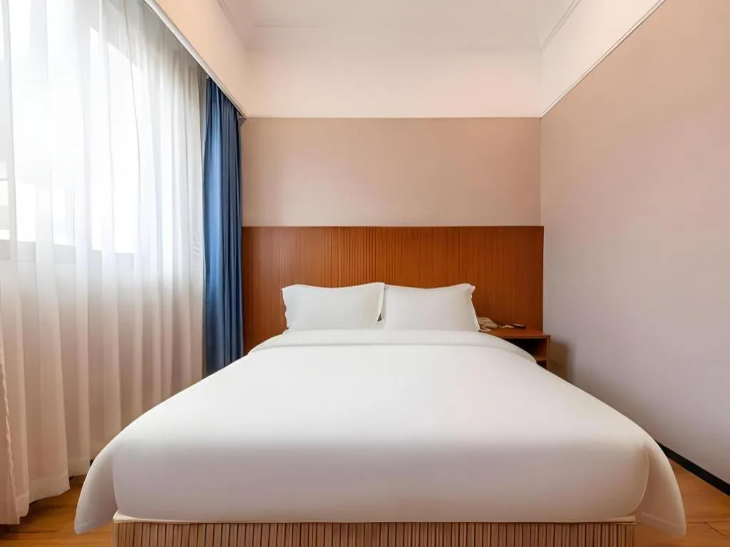 Bed in Carrianna Hotel