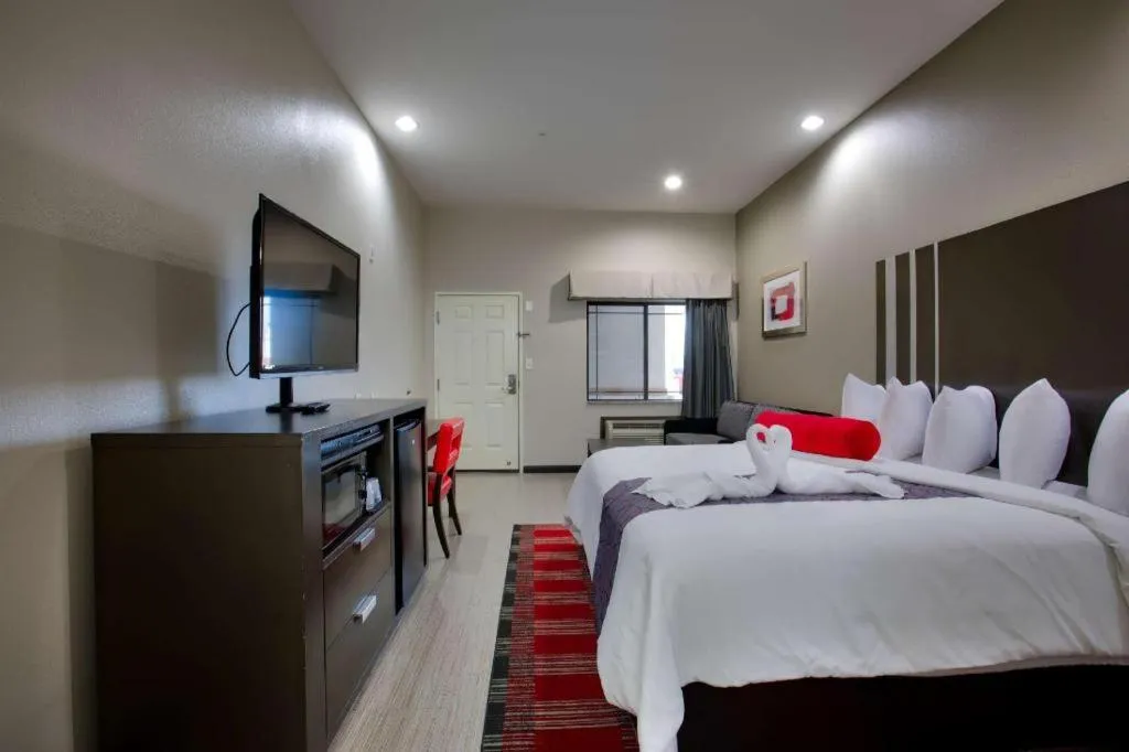 Bed in Americas Best Value Inn and Suites IAH Airport North