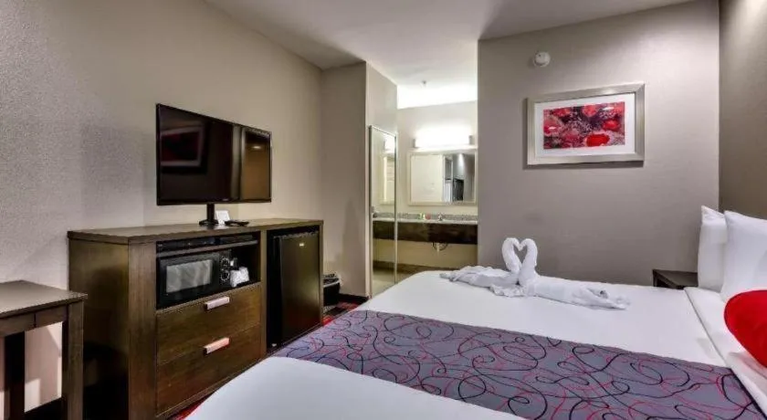 Bed in Americas Best Value Inn and Suites IAH Airport North