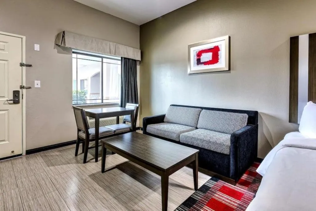 Bed in Americas Best Value Inn and Suites IAH Airport North