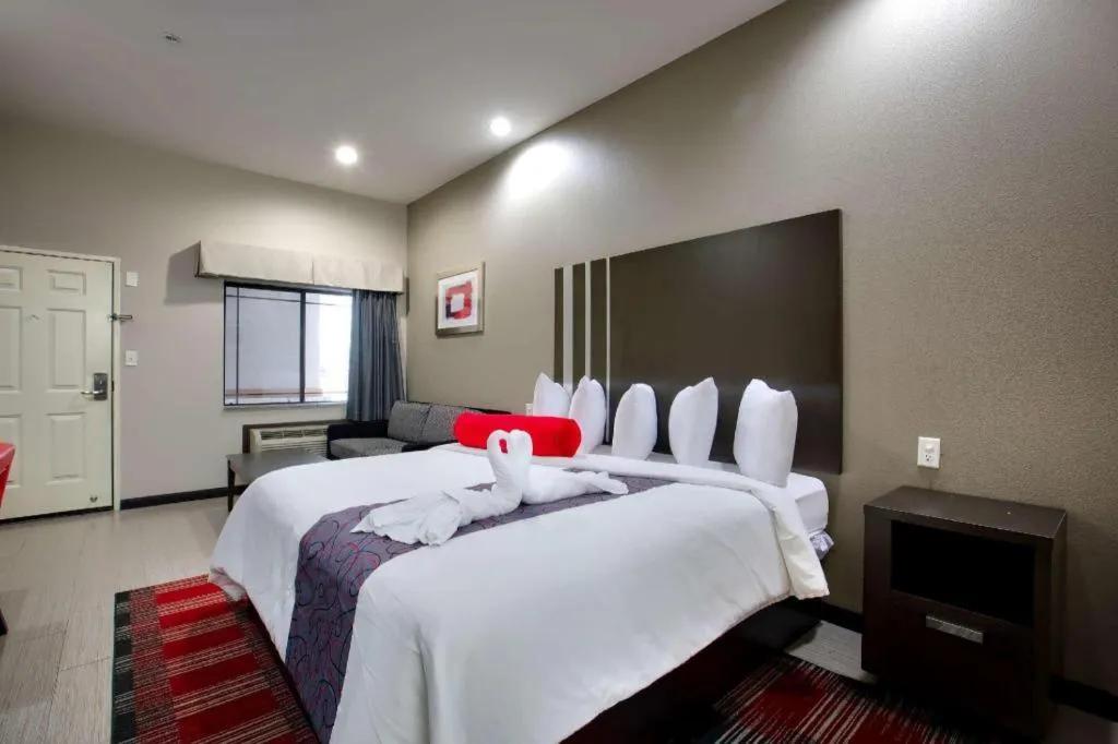 Bed in Americas Best Value Inn and Suites IAH Airport North