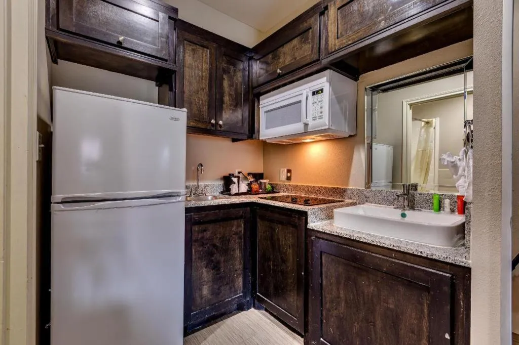 Americas Best Value Inn and Suites IAH Airport North