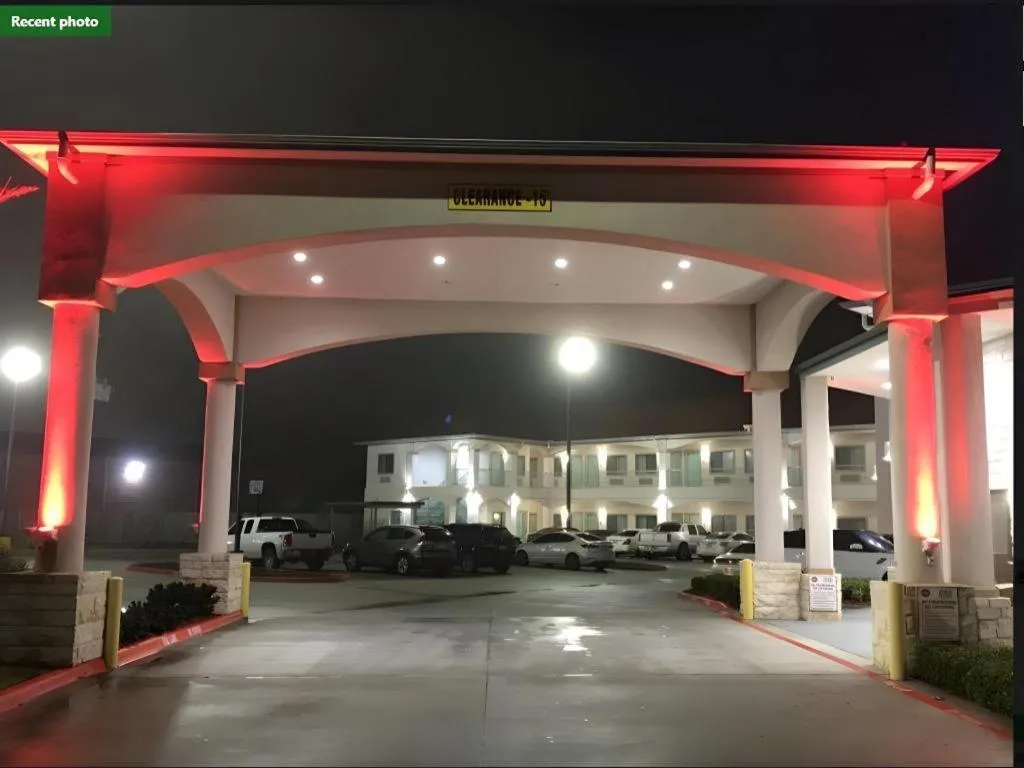 Americas Best Value Inn and Suites IAH Airport North