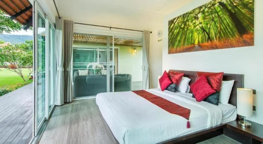 Bed in Lucerne Villa Resort