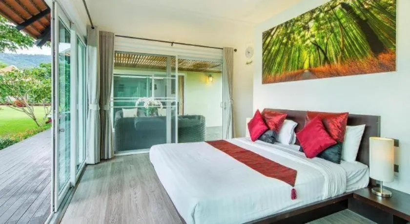 Bed in Lucerne Villa Resort