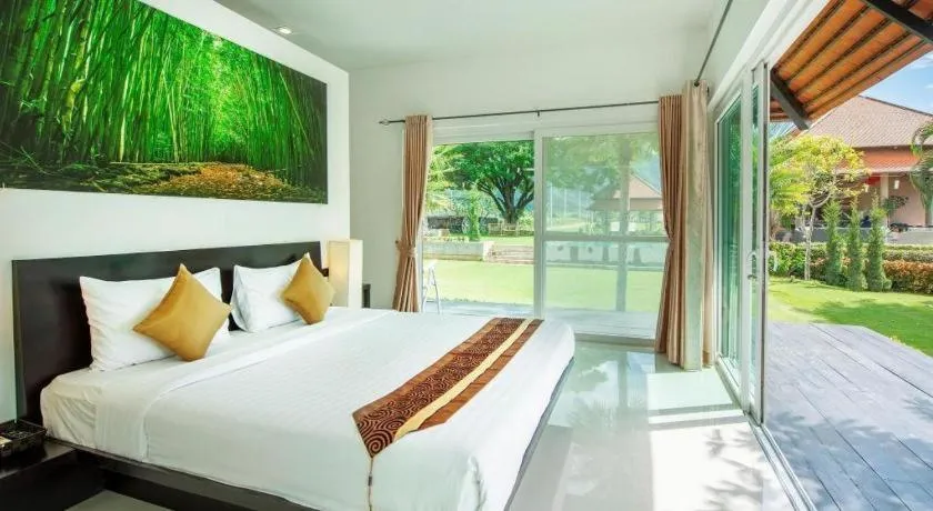 Bed in Lucerne Villa Resort