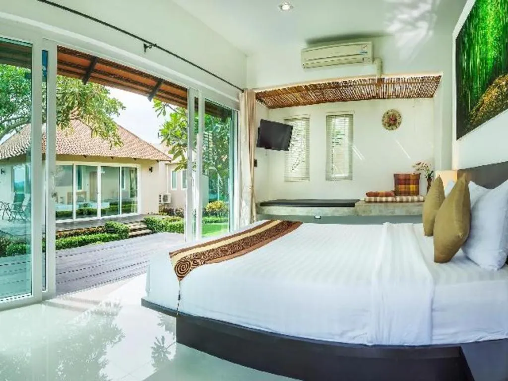 Bed in Lucerne Villa Resort