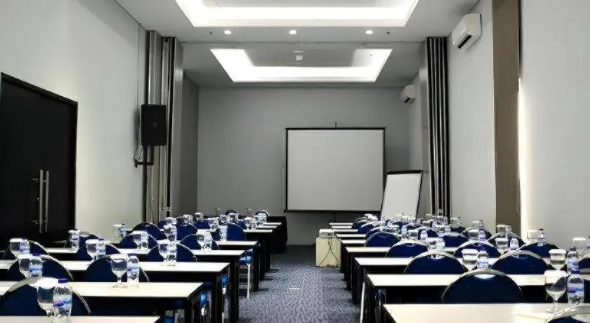 G Suites Hotel By AMITHYA