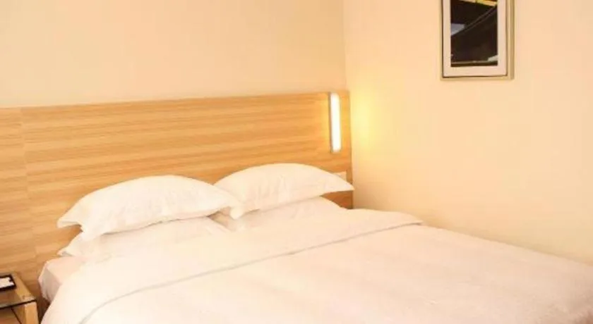 Bed in City Comfort Inn Xiangyang Railway Station