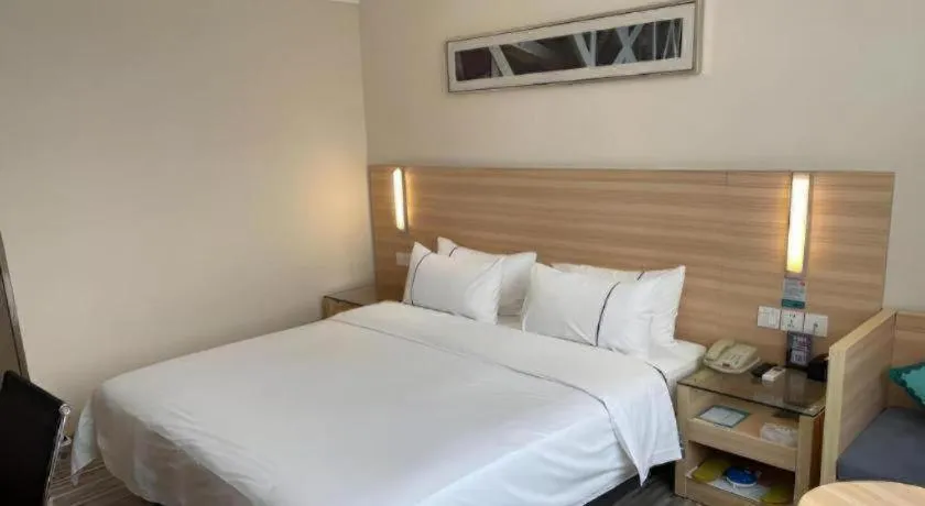 Bed in City Comfort Inn Xiangyang Railway Station