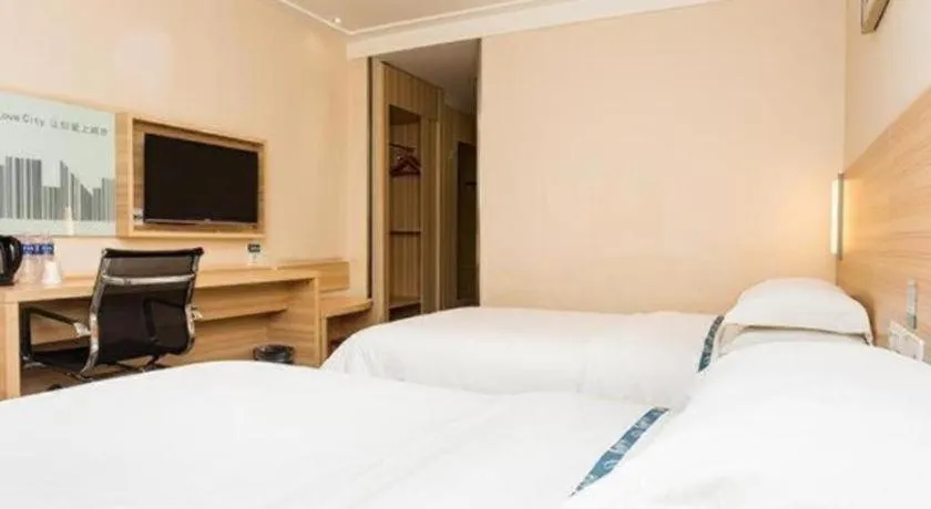 Bed in City Comfort Inn Xiangyang Railway Station