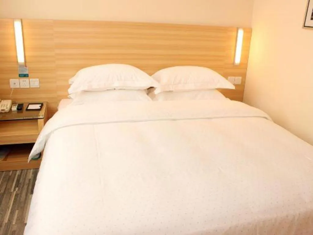 Bed in City Comfort Inn Xiangyang Railway Station